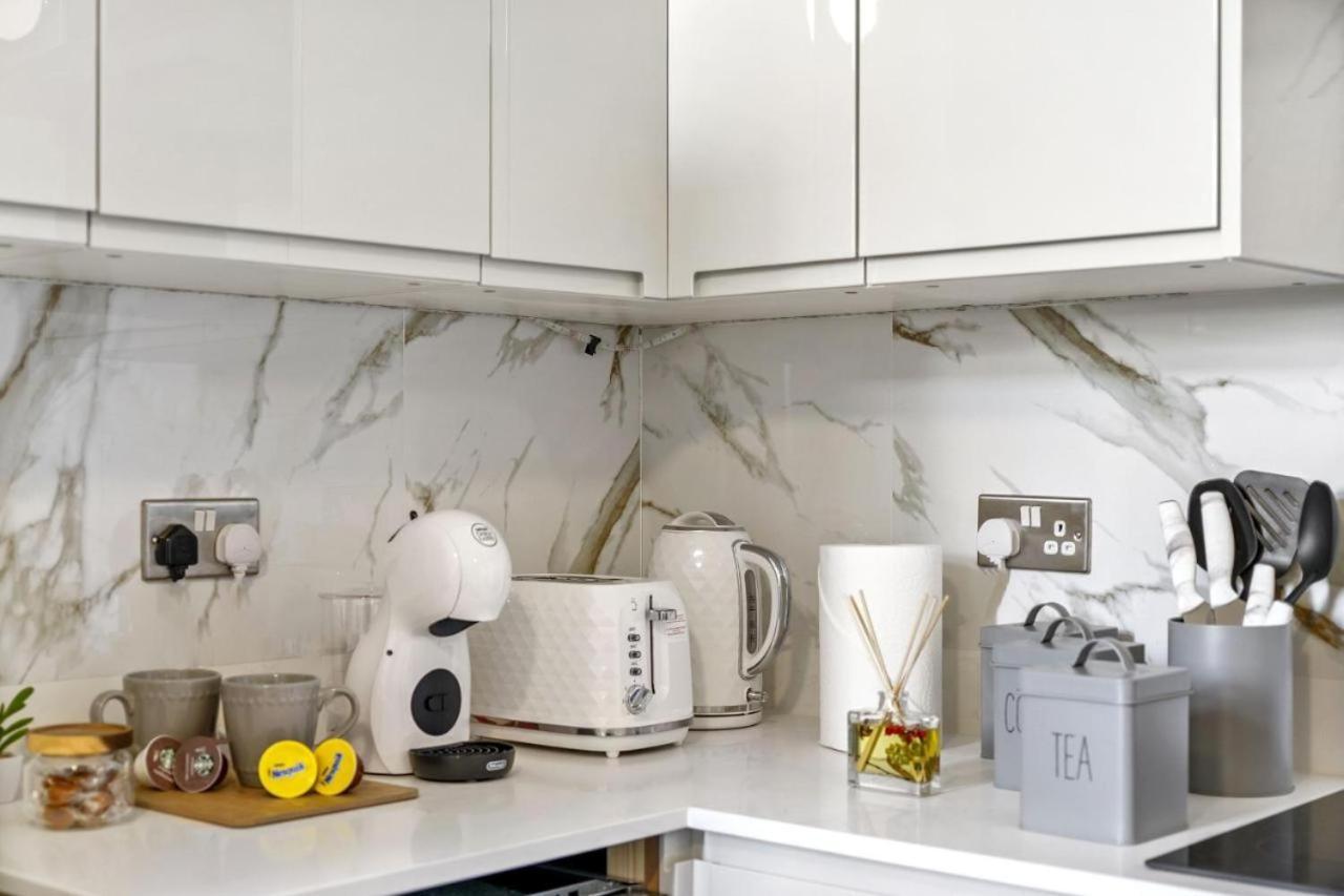 Fantastic By Livestay Short Lets & Serviced London, Chiswick With Free Parking Apartment *