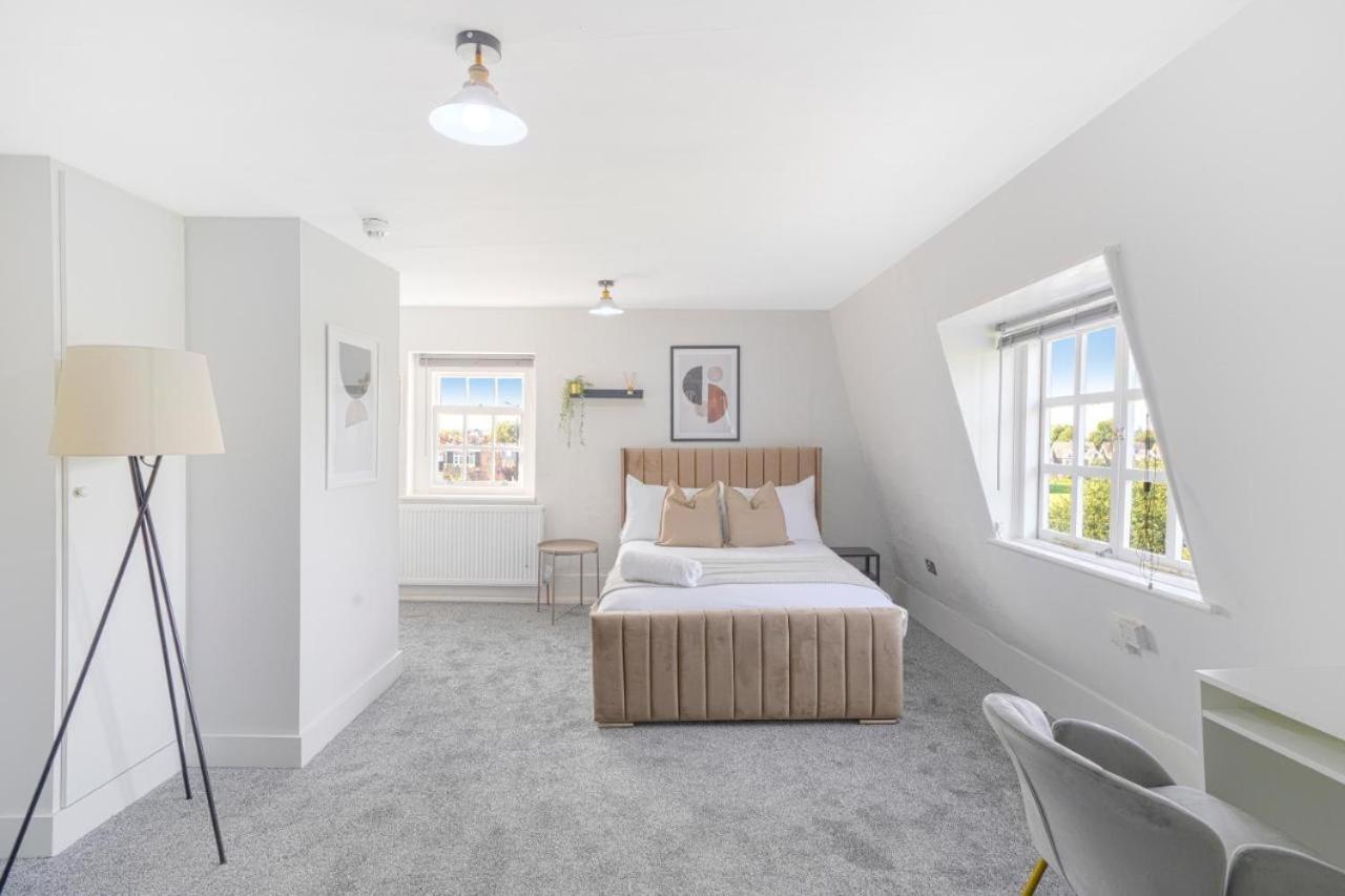 Fantastic By Livestay Short Lets & Serviced London, Chiswick With Free Parking Apartment