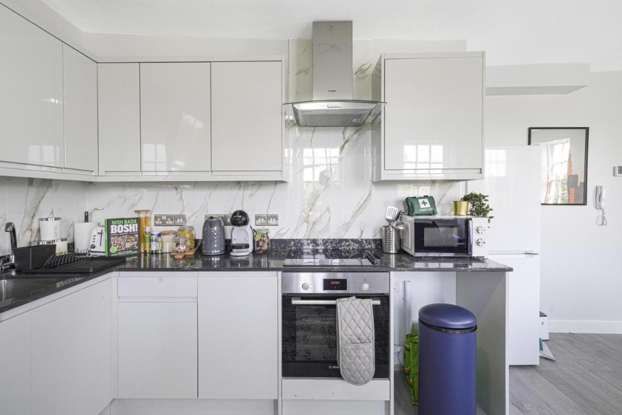 Apartment Fantastic By Livestay Short Lets & Serviced London, Chiswick With Free Parking *