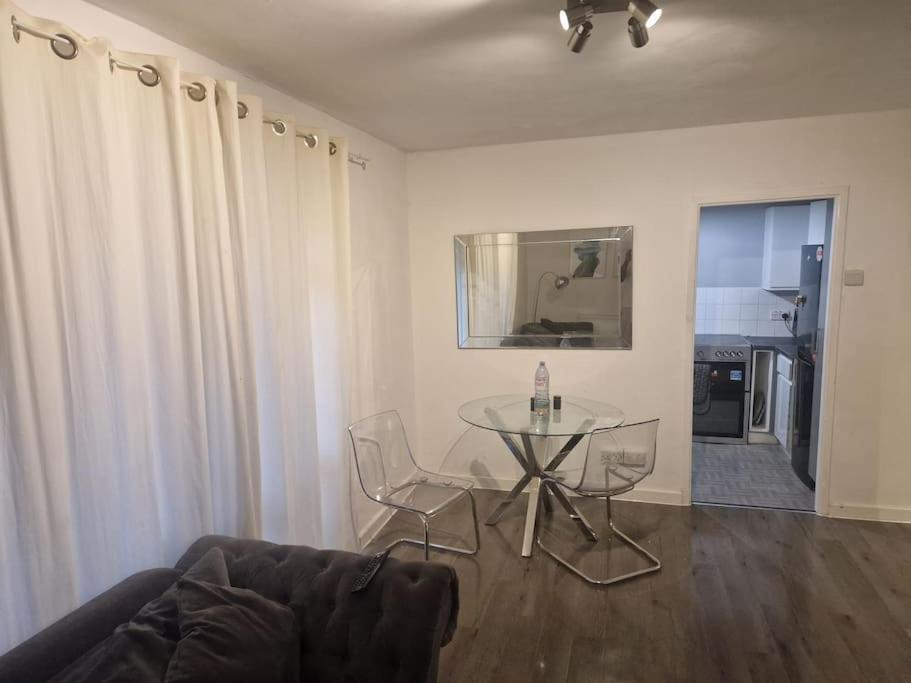 Modern Cozy One Bedroom Flat