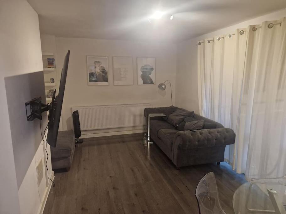 Modern Cozy One Bedroom Flat *