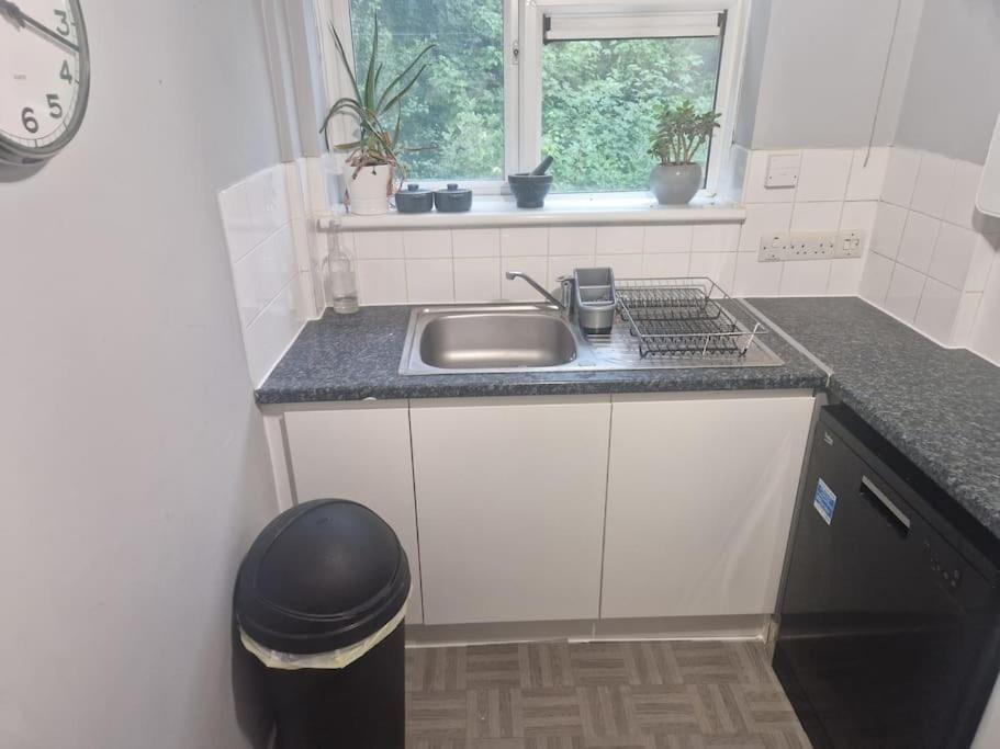 Modern Cozy One Bedroom Flat Apartment *