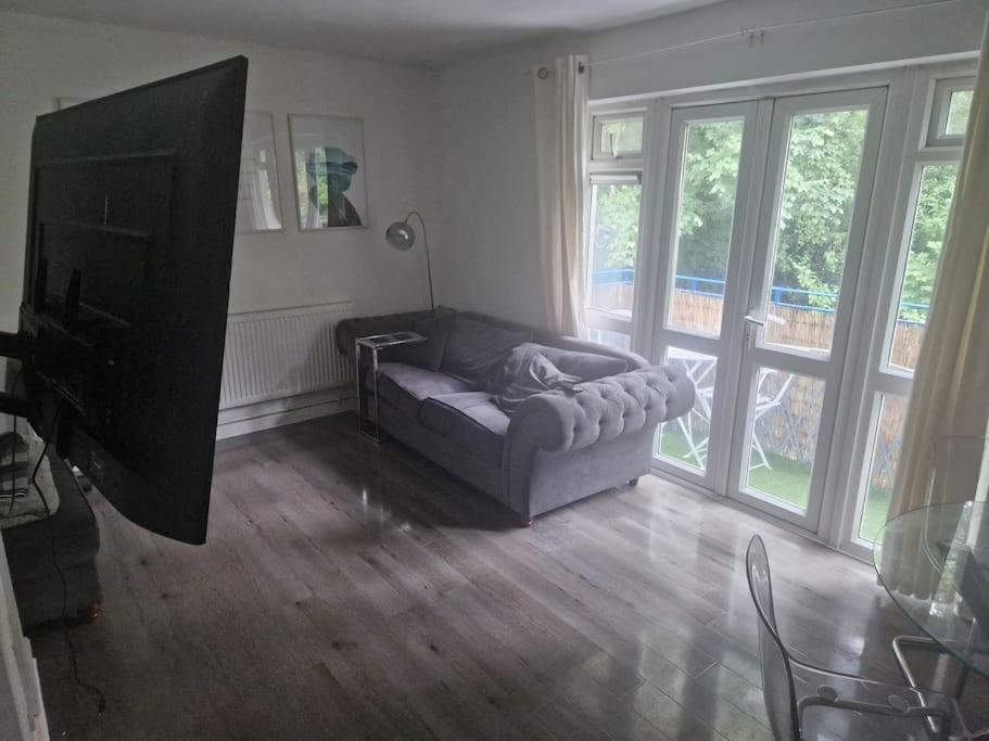 Modern Cozy One Bedroom Flat