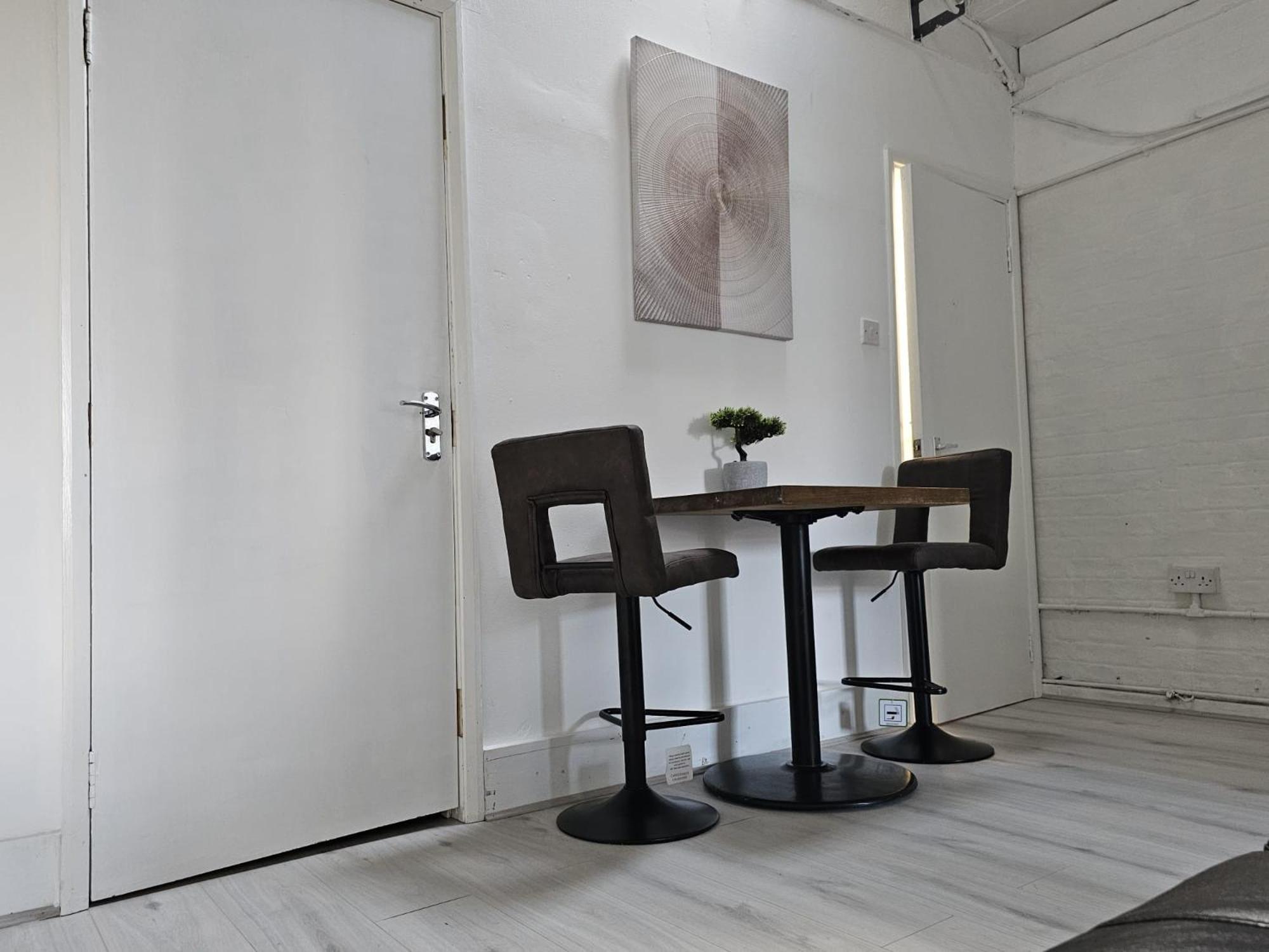 Trendy In Old Street Apartment