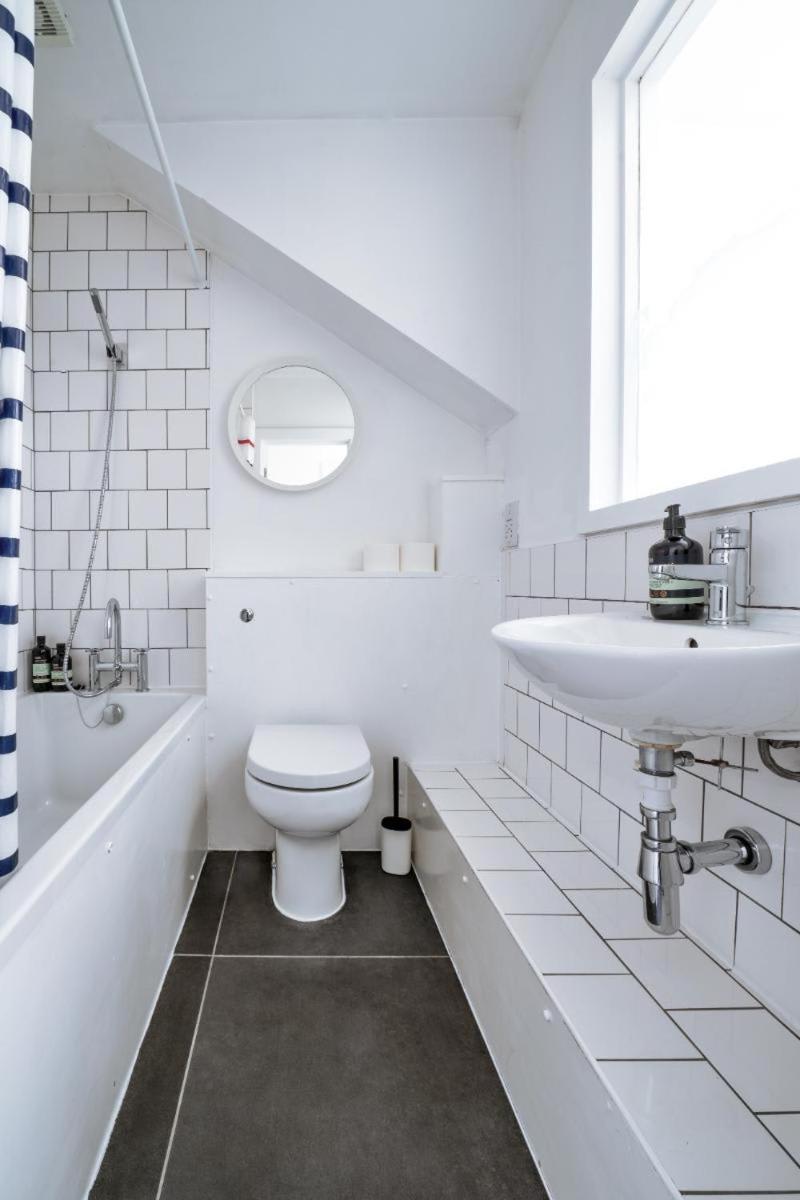 Holiday home Stunning 5bd With Private Garden & Parking Access London