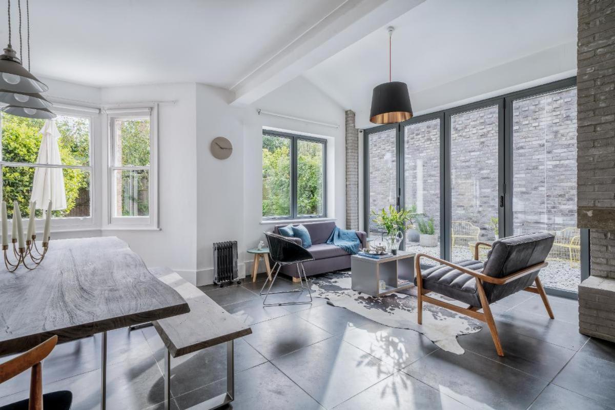 Stunning 5bd With Private Garden & Parking Access