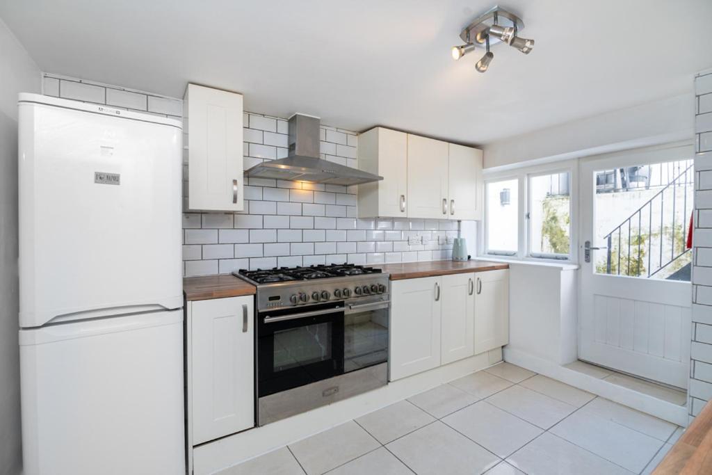 Gjestgiverier Beautiful House Comfortable & Cozy London