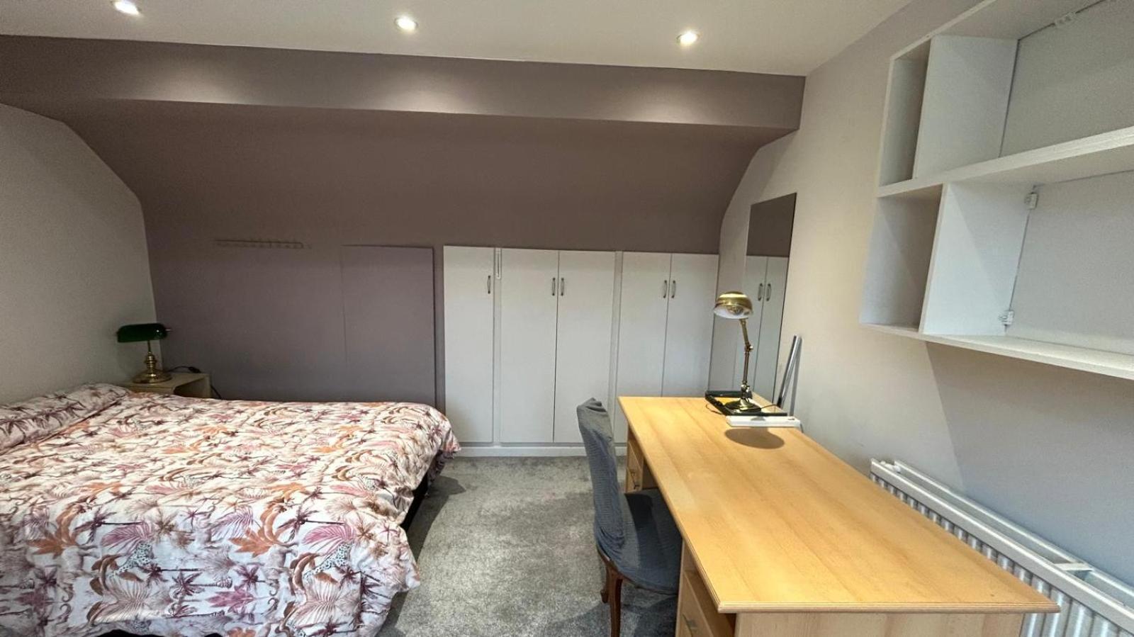 Leilighet En-suite In Family House With Dog-white City, Westfield