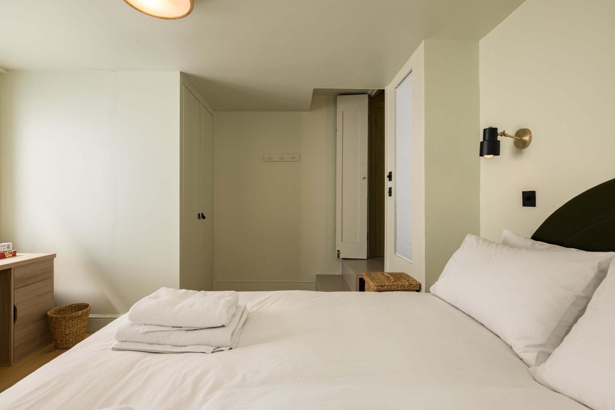 Beautiful Paddington Loft-style Apartment London