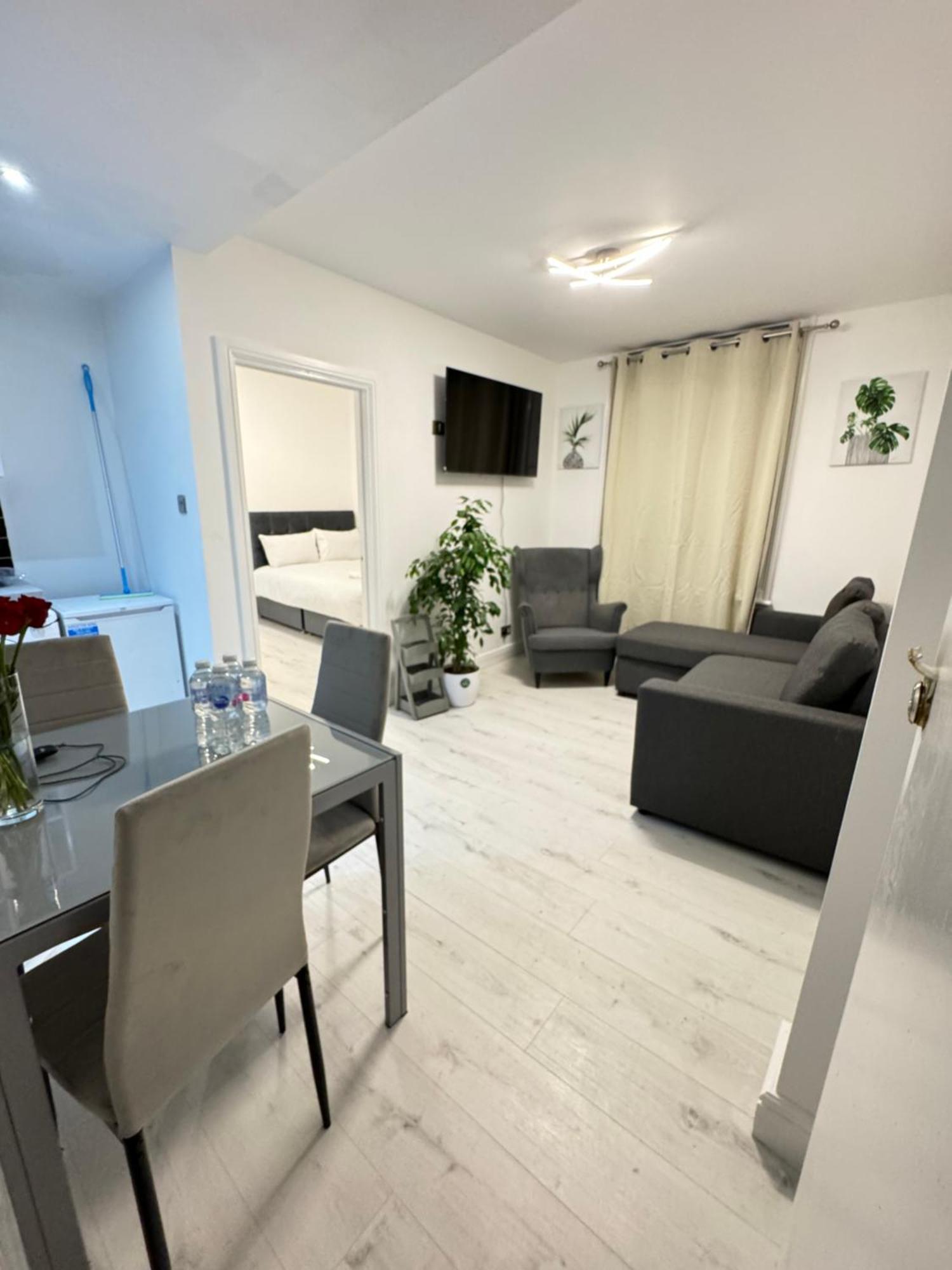Apartment One Bedroom Flat 2nd Floor Victoria *