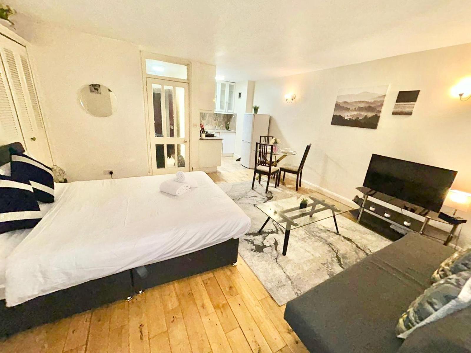 Beautiful At Cromwell Road Apartment London