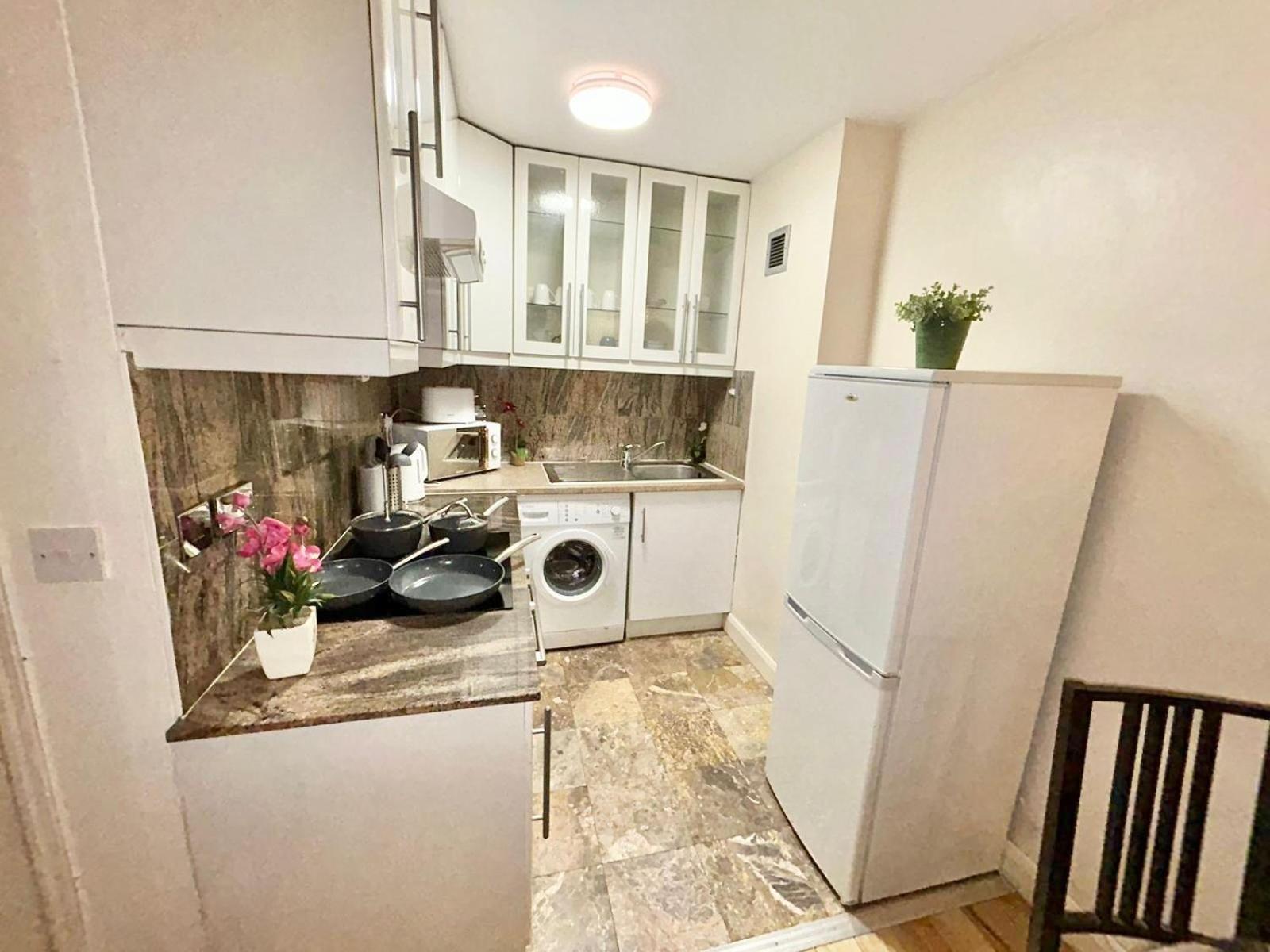Beautiful At Cromwell Road Apartment London