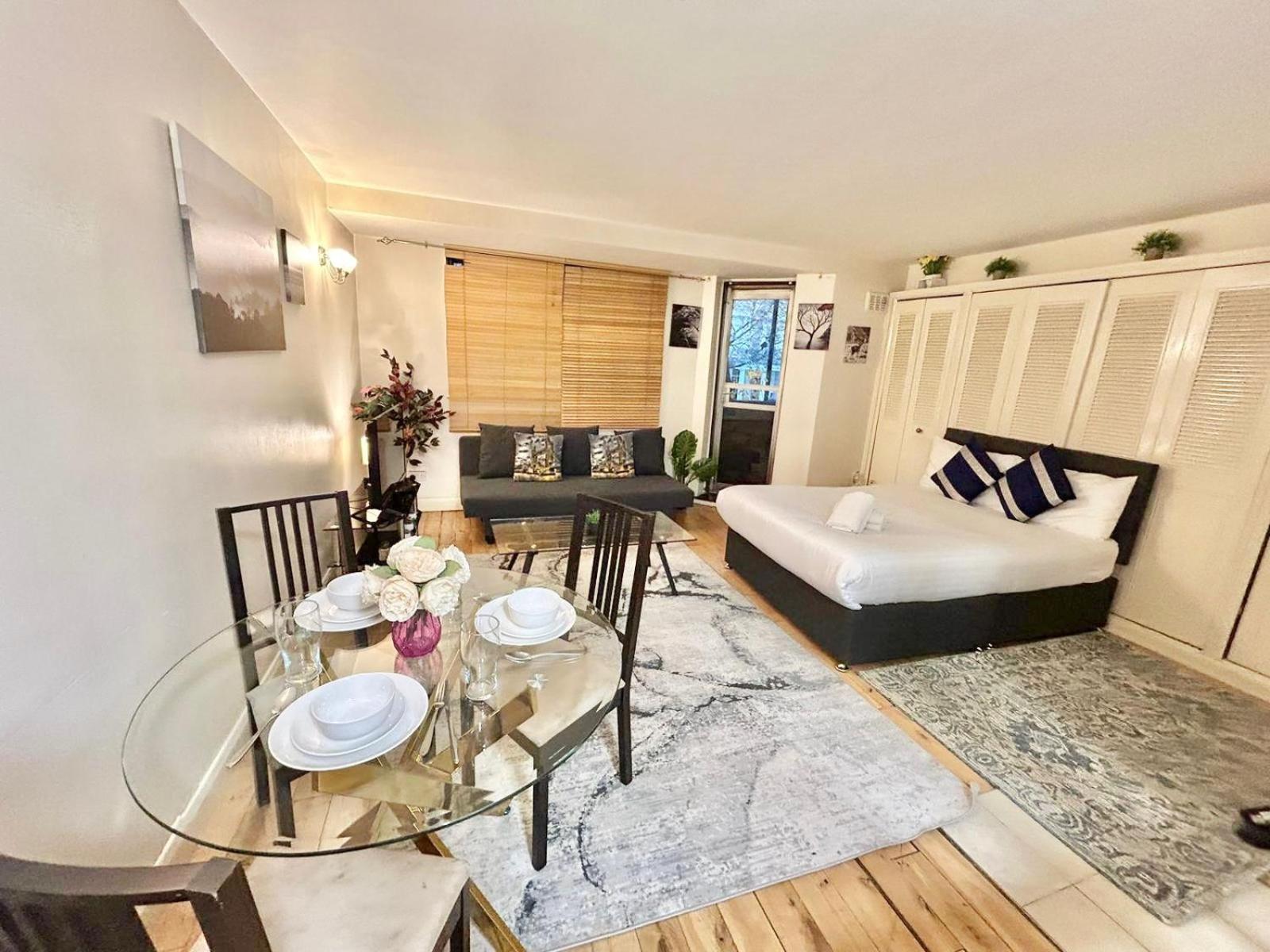 Beautiful At Cromwell Road Apartment London