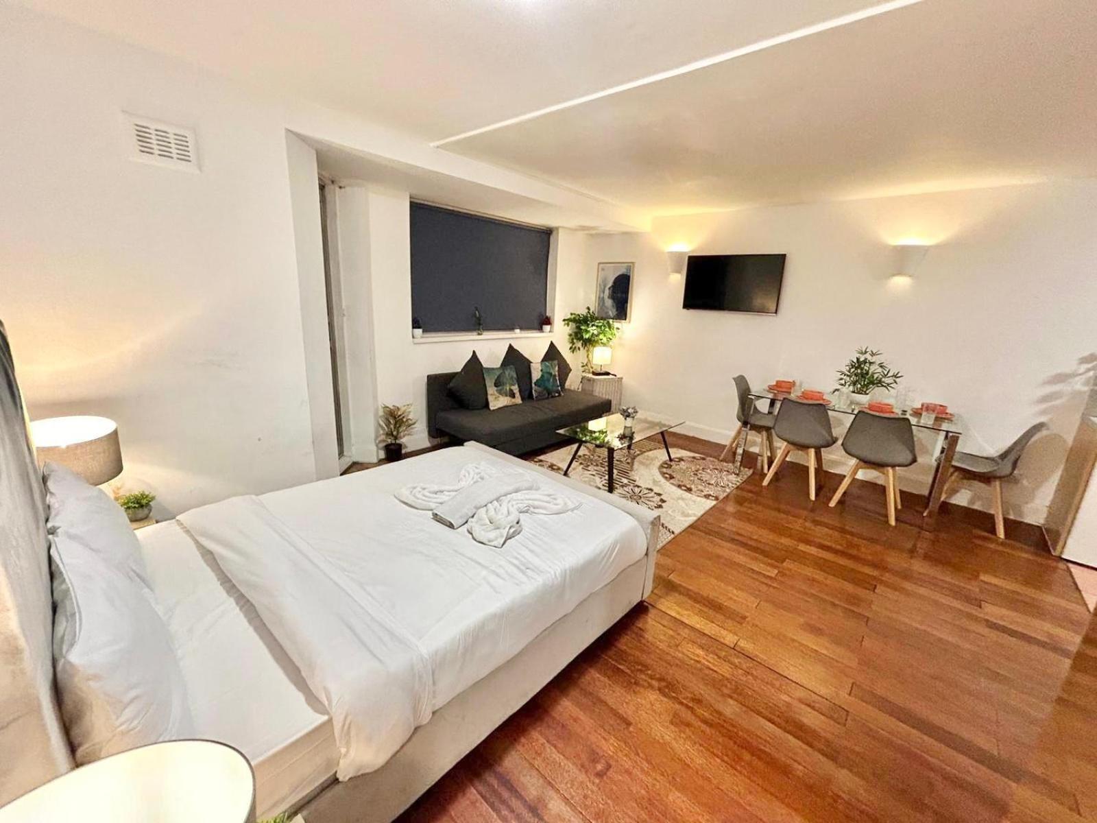 Comfortable Family Near Kensington London