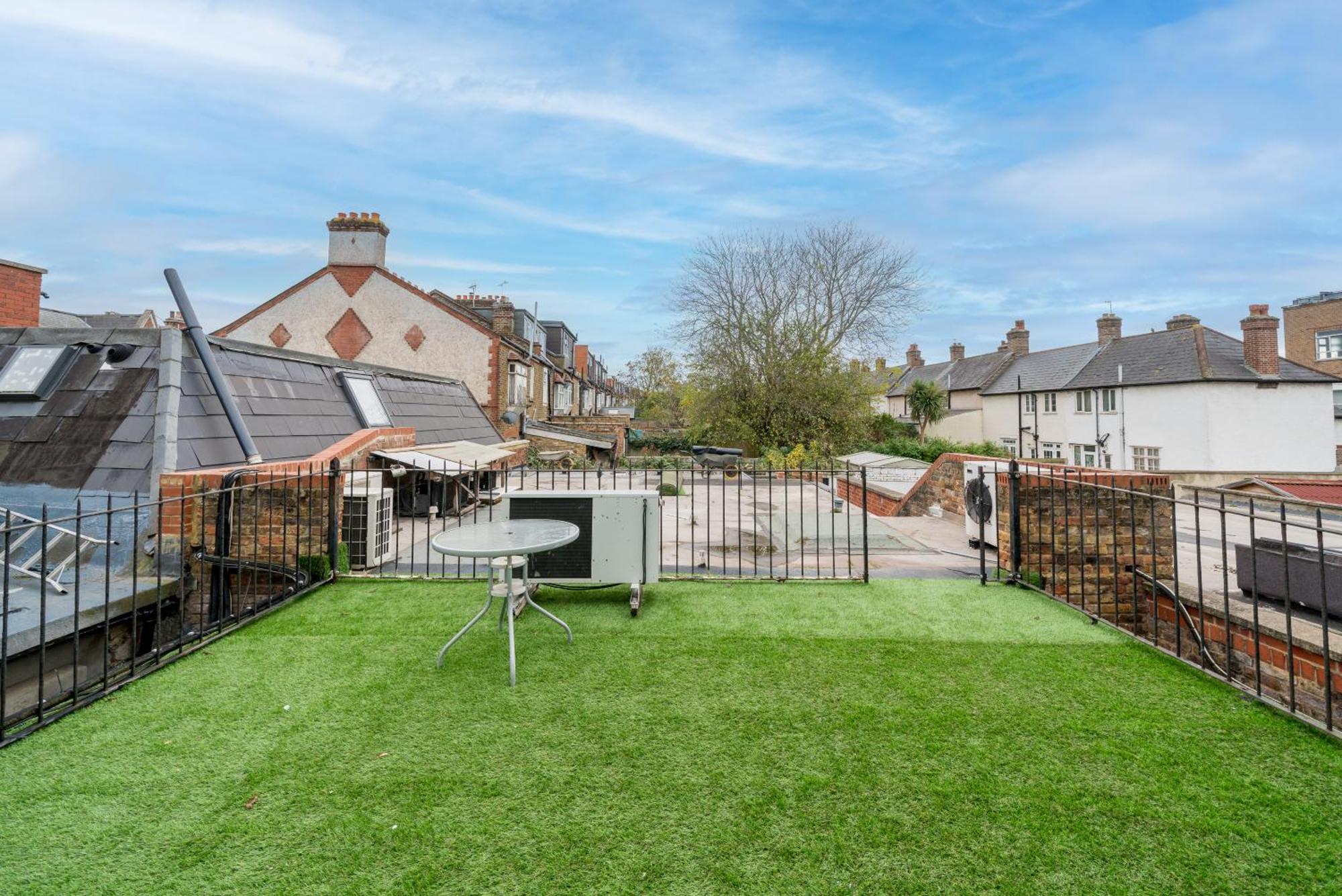 The Tooting Bec Hideaway - Prime Location Appartement