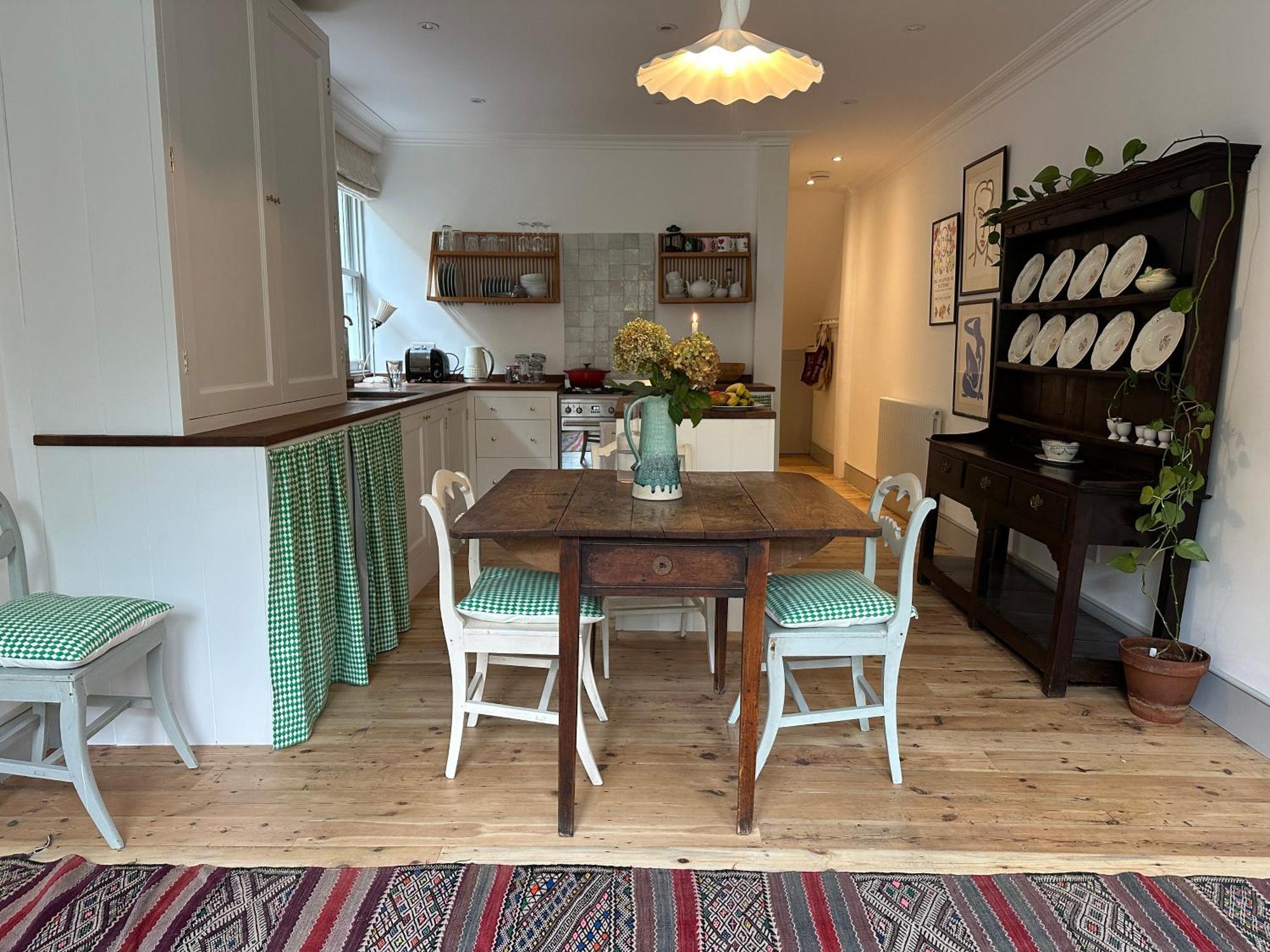 2 Bed Luxe Garden * London