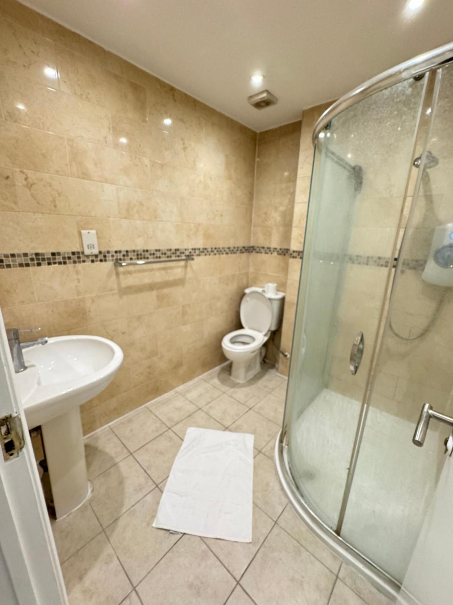 Apartment One Bedroom Flat Victoria London