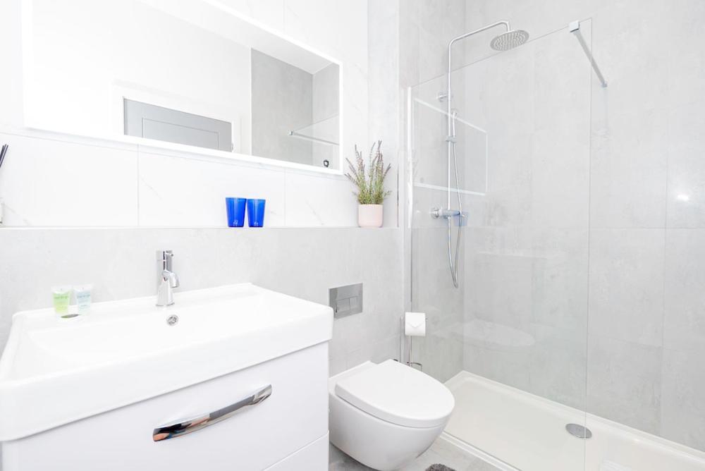 Elegant 2 Beds, 2 Baths Flat With Private Terrace, High-end Finishes And Chic Furnishings *