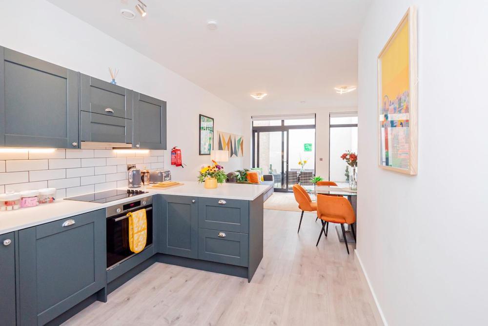 Apartment Elegant 2 Beds, 2 Baths Flat With Private Terrace, High-end Finishes And Chic Furnishings