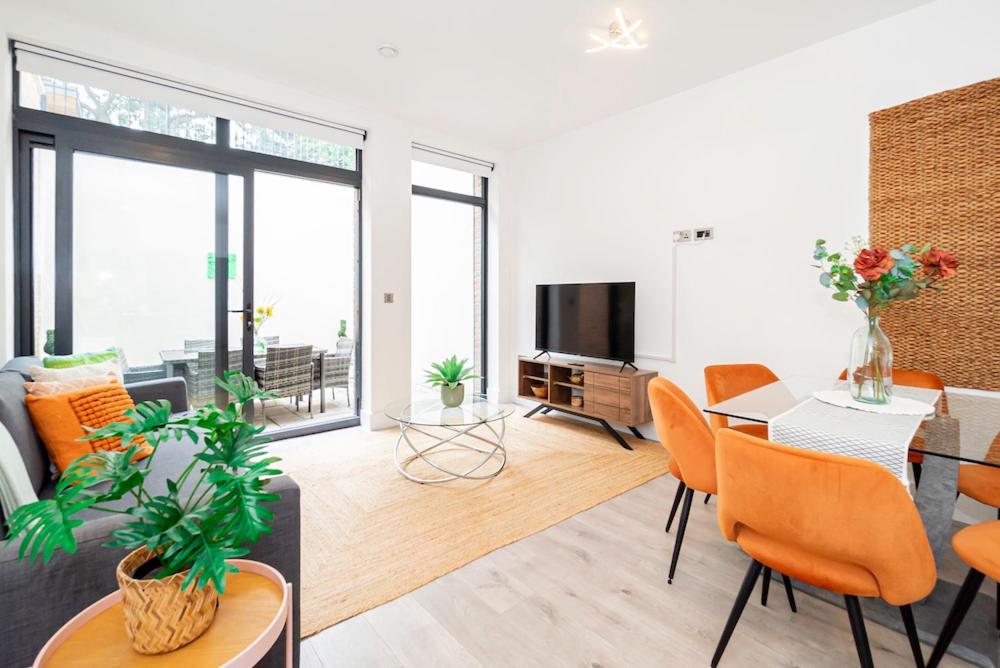 Elegant 2 Beds, 2 Baths Flat With Private Terrace, High-end Finishes And Chic Furnishings Apartment