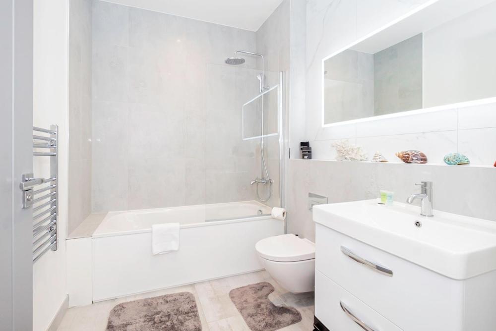 Elegant 2 Beds, 2 Baths Flat With Private Terrace, High-end Finishes And Chic Furnishings *