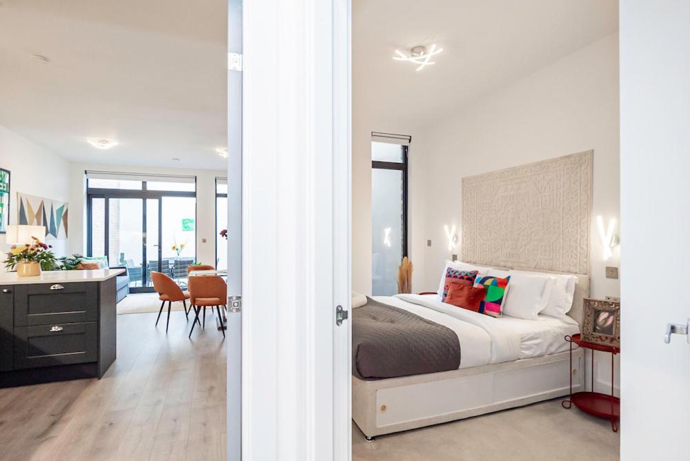 Elegant 2 Beds, 2 Baths Flat With Private Terrace, High-end Finishes And Chic Furnishings