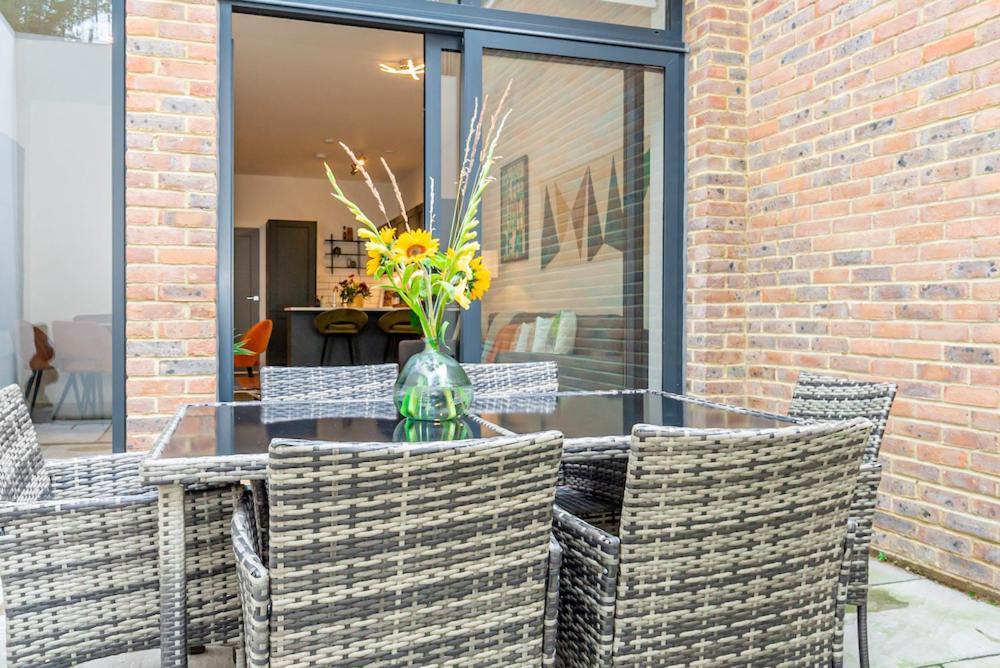 Apartment Elegant 2 Beds, 2 Baths Flat With Private Terrace, High-end Finishes And Chic Furnishings *
