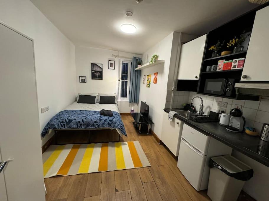Earls Court Flat * London