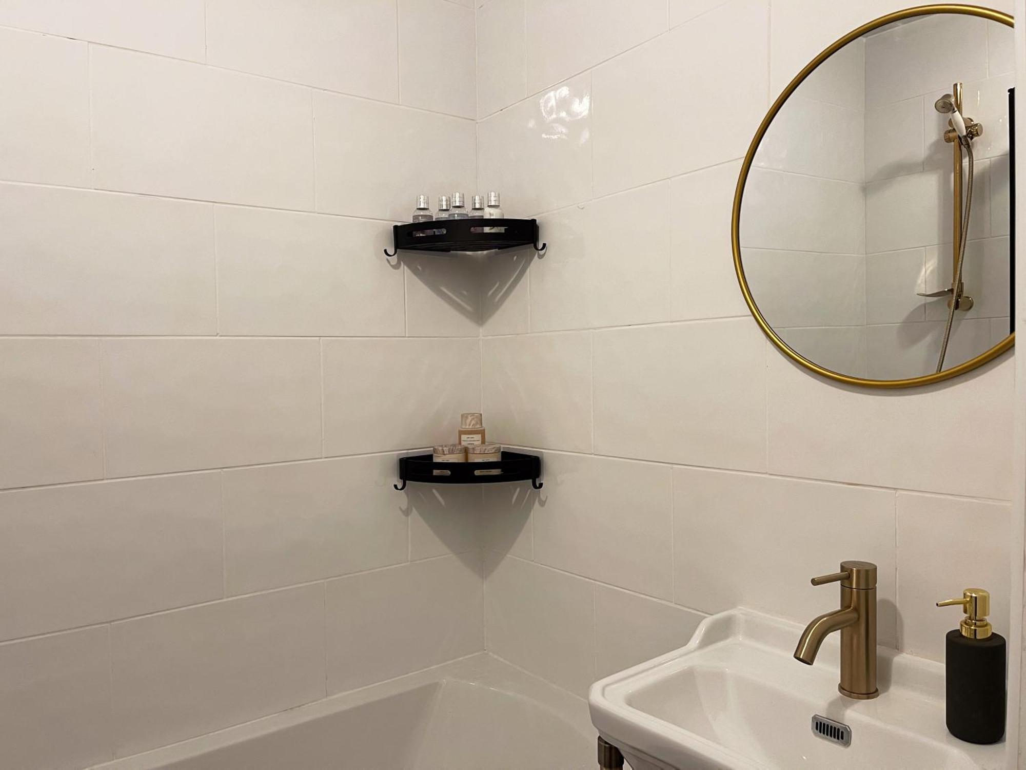 Harper's Place Near Kings Cross - 2 Double Beds, 1 Sofa Bed, Great Location, Ideal For Families Leilighet London