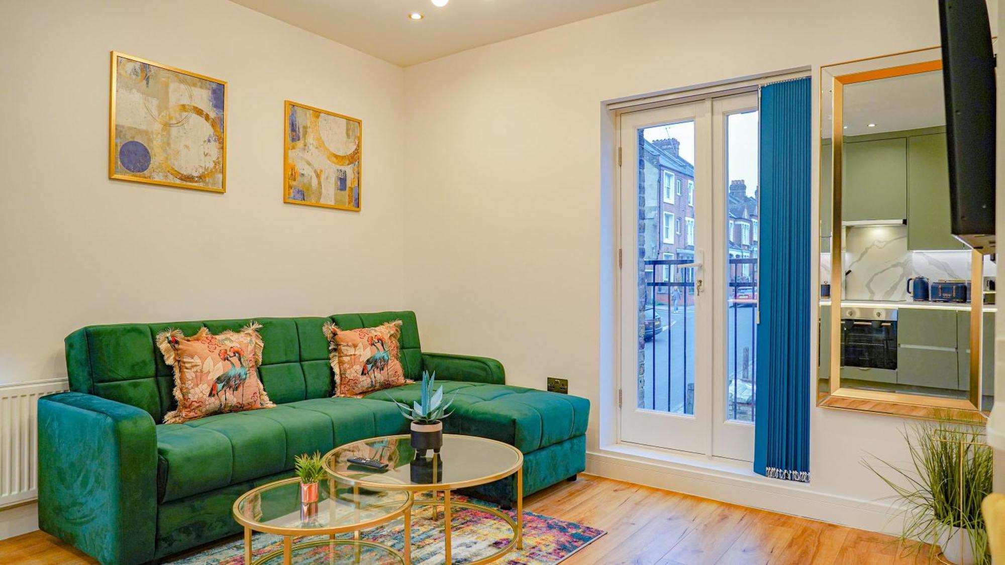 New Luxurious Stunning Block In Apartment London