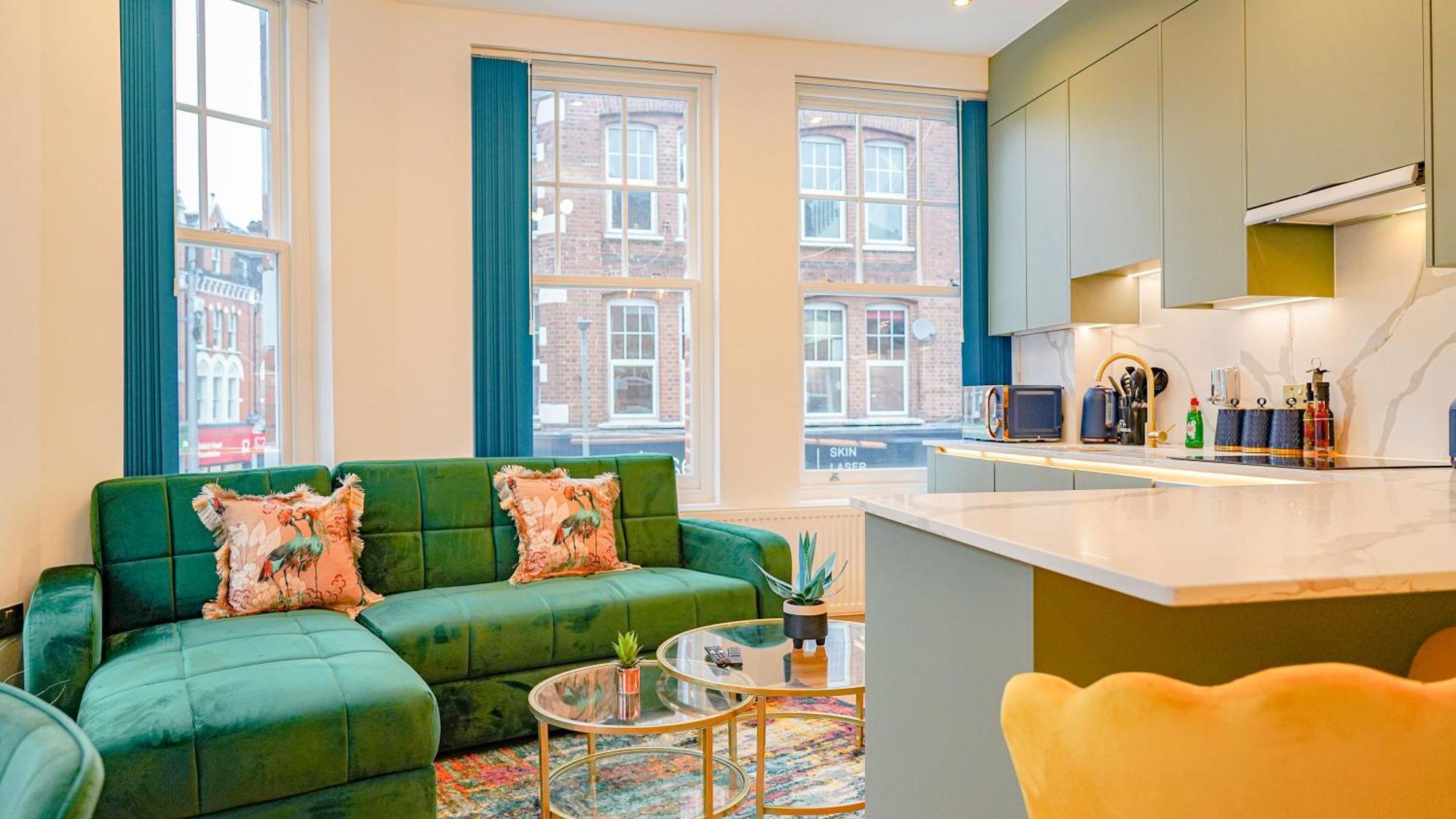 Apartment New Luxurious Stunning Block In London