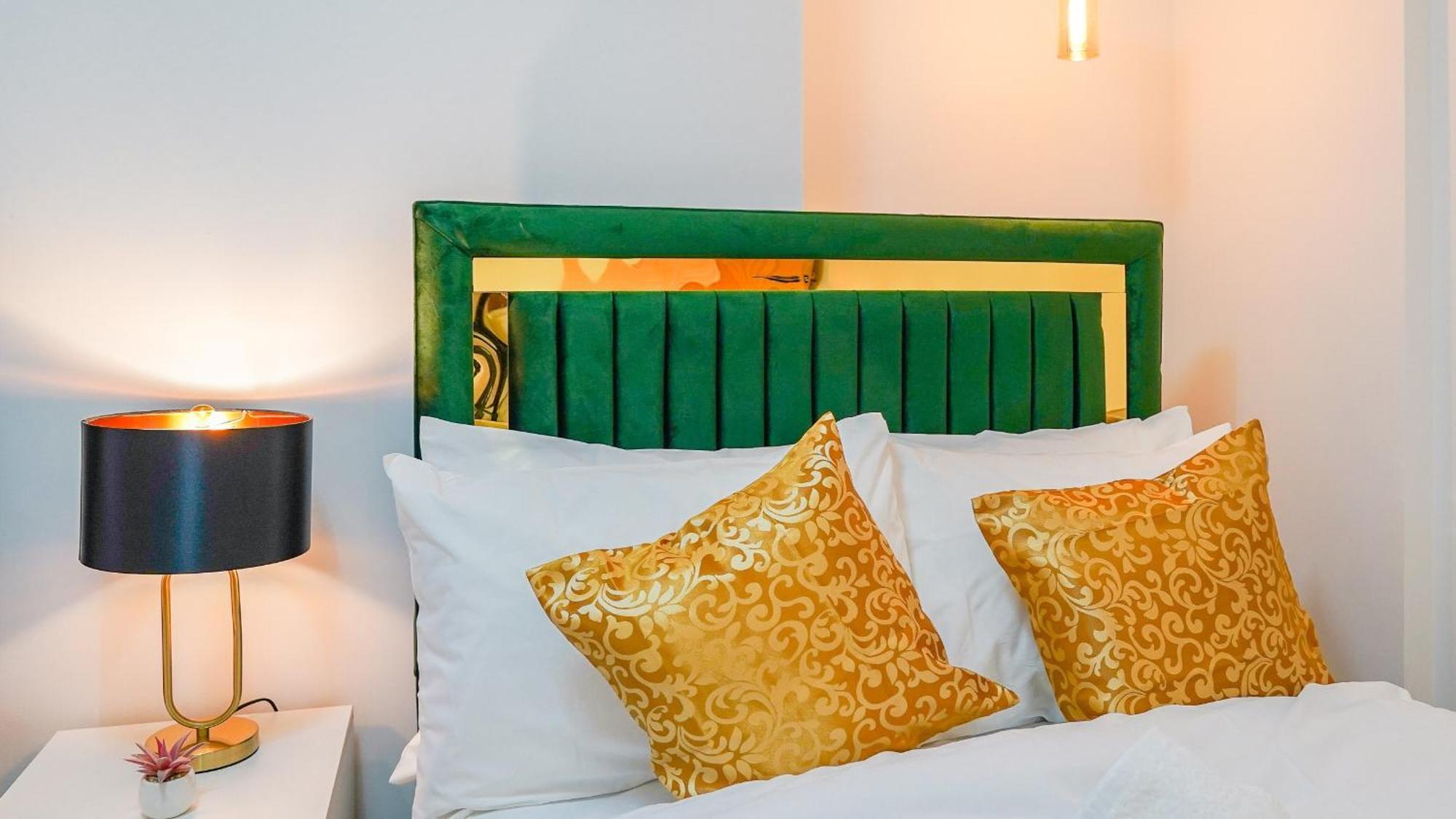 New Luxurious Stunning Block In Apartment London