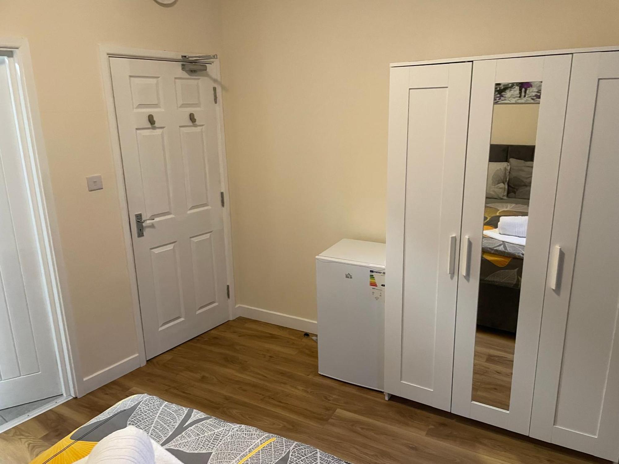 Luxury Central West Complex Apartment London