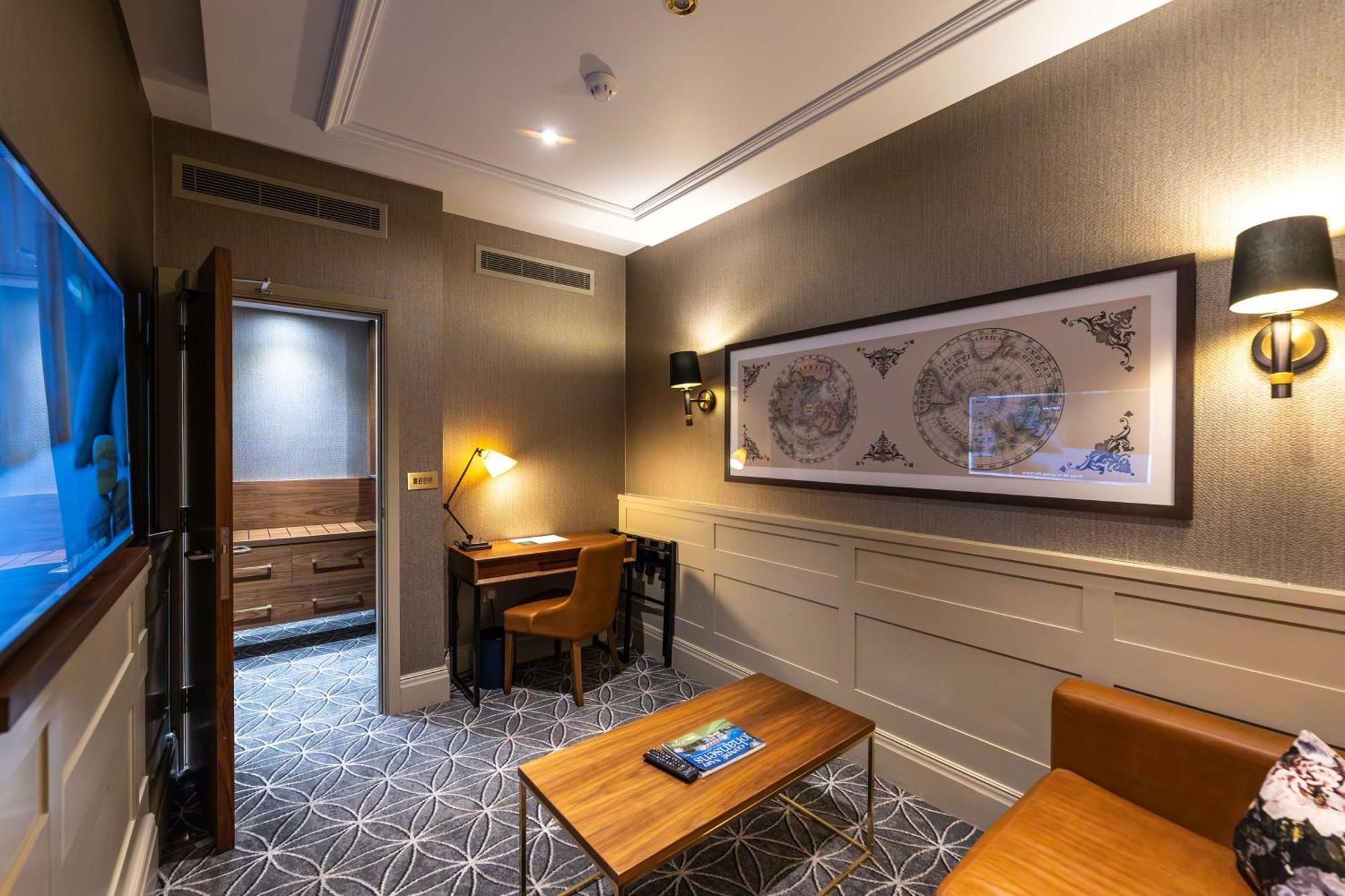100 Queen's Gate London, Curio Collection By Hilton Londres
