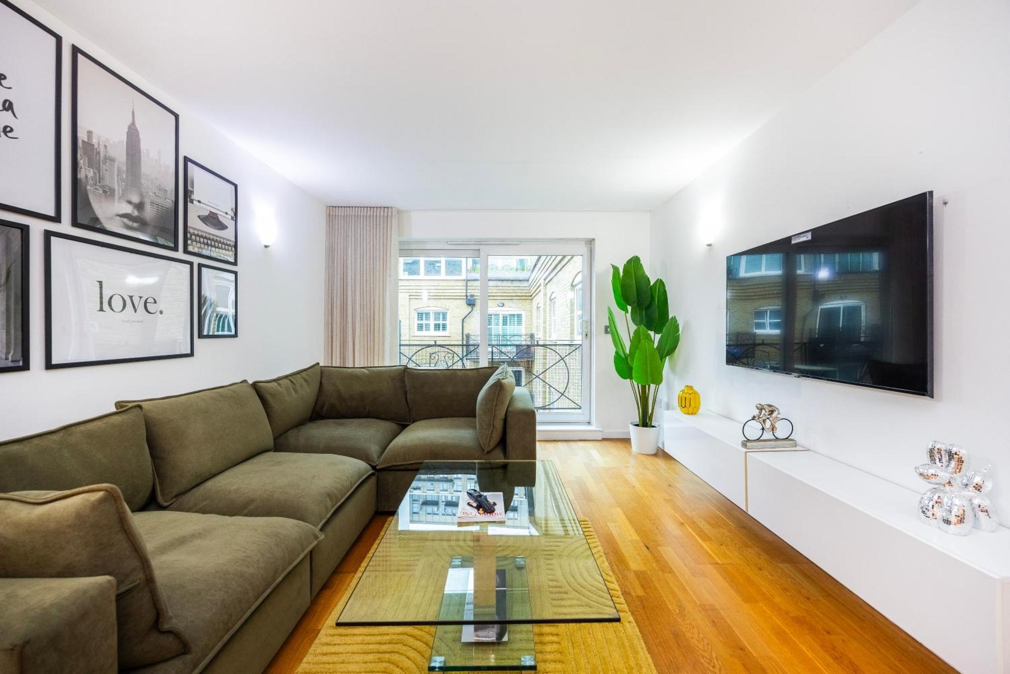 Austin David Apartments Excel * London