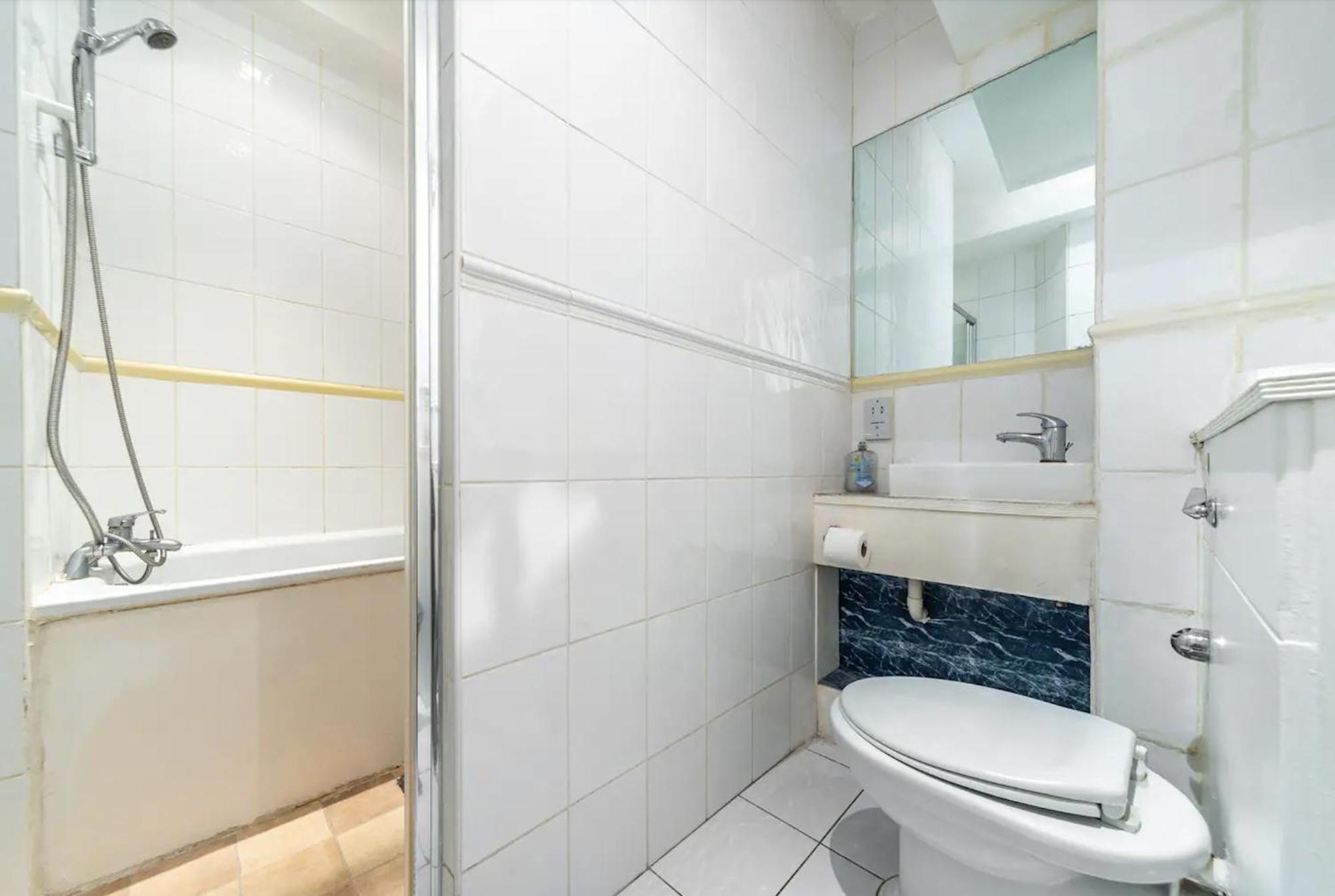 Spacious Knightsbridge Flat * London