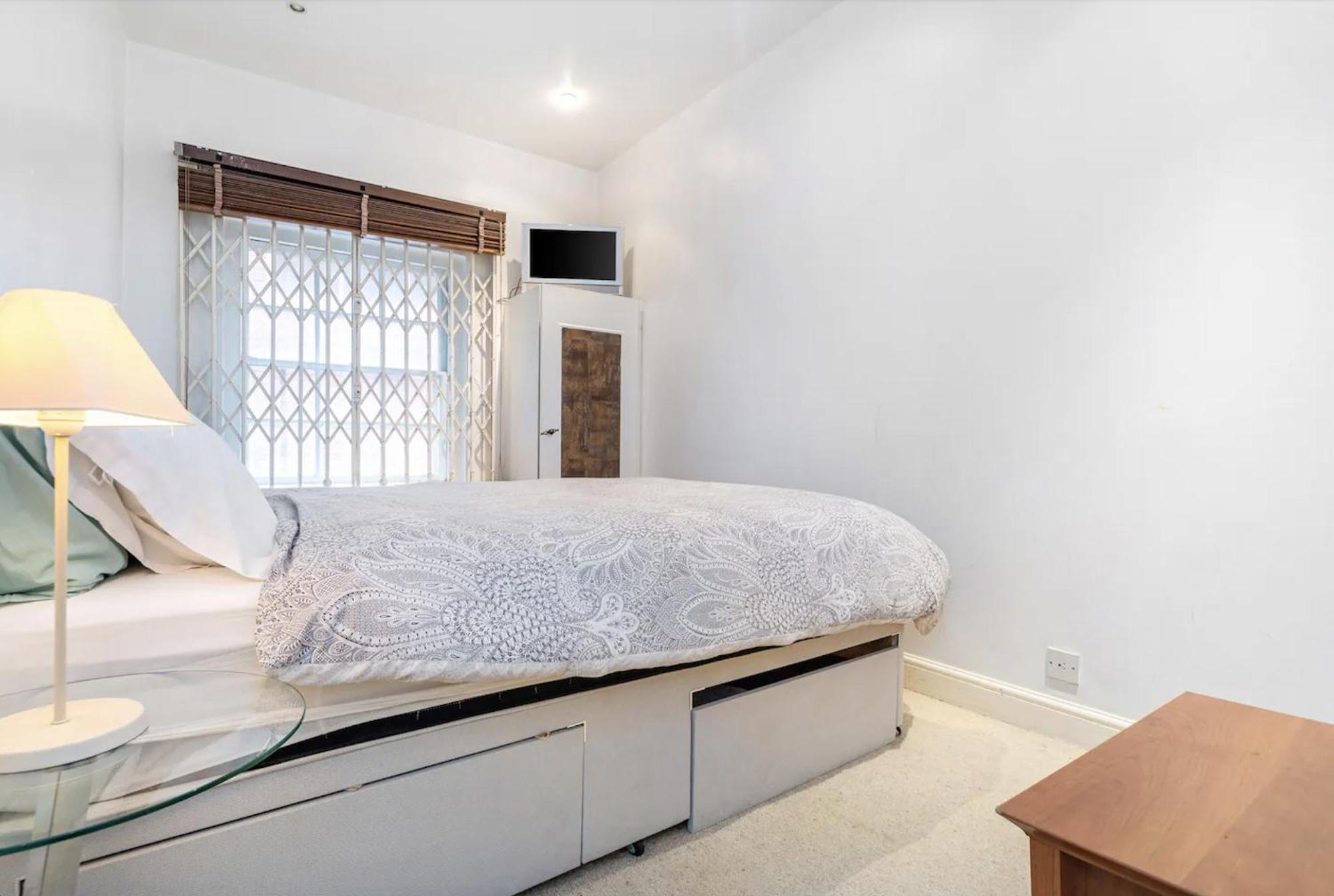 Spacious Knightsbridge Flat Apartment