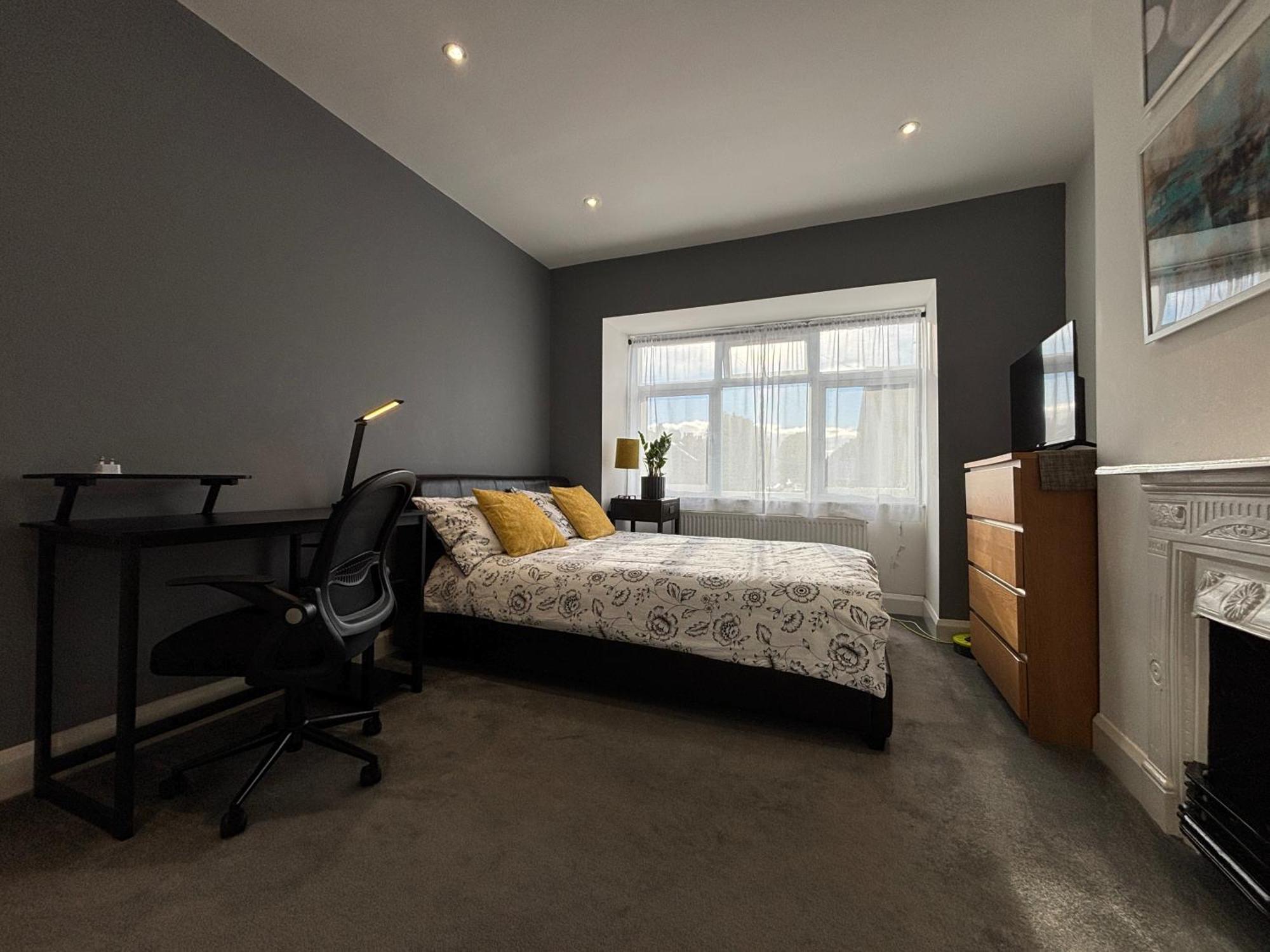 Entire House Floor Perfect For Couples & Freelancers - Available For Single Too Gasthof London