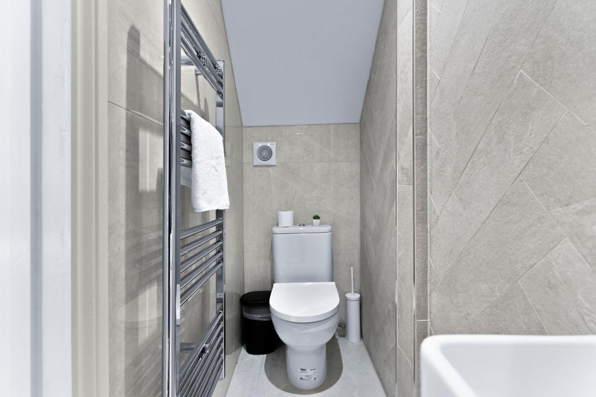 Modern With Free Wifi * Londen