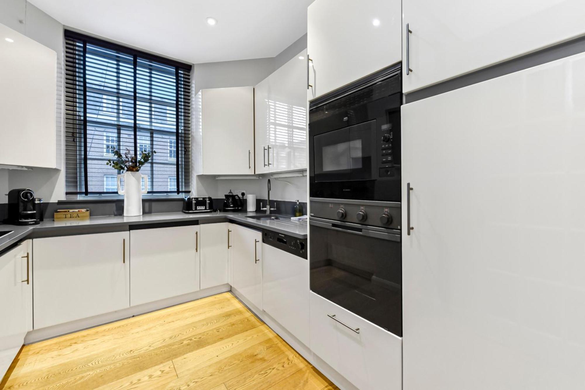 2 Bed Apartment- Mayfair 4 Leilighet London
