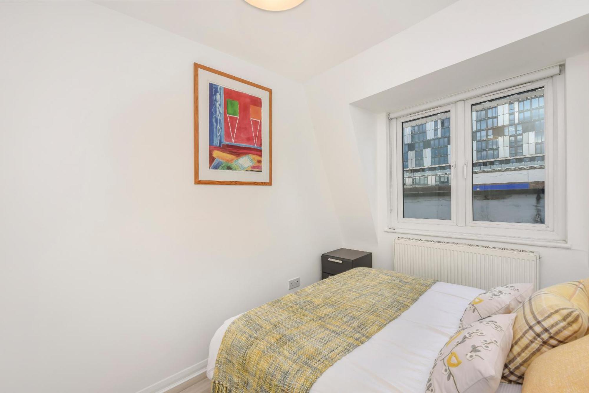 Apartment 2 Bed Apartment- Finsbury Park Station C London
