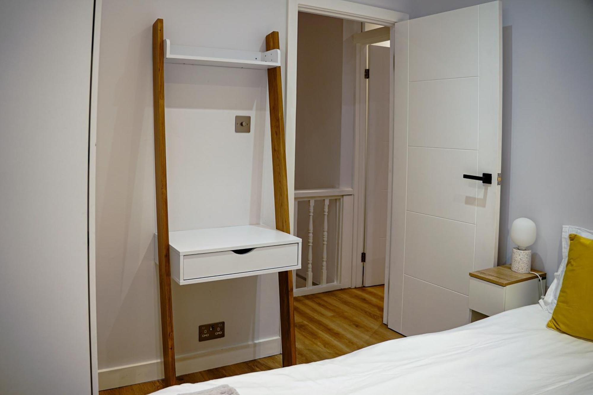 Modern 2 Bedroom Flat 20 Minutes From Oxford Street Apartment *