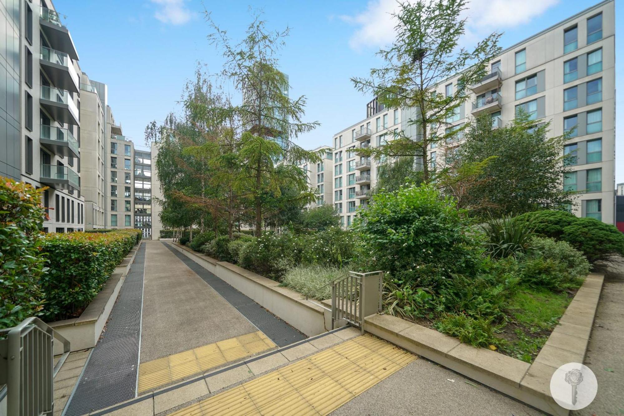 Amazing 2 Bedroom Flat In E20 Appartement *