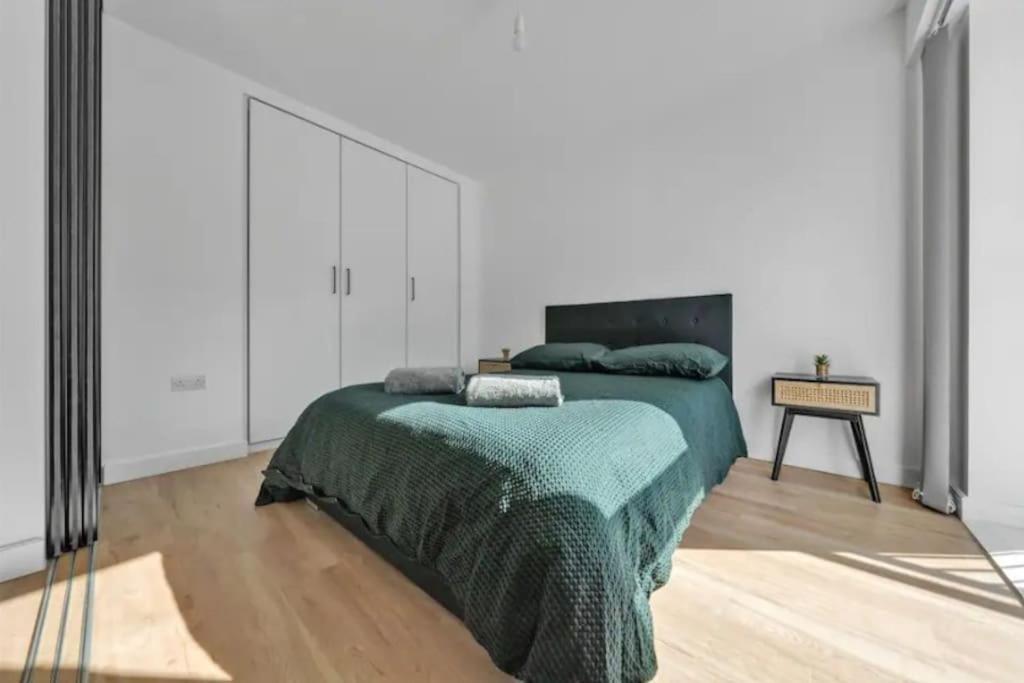 Apartment Deluxe 1 Bed In Colindale Wembley With Freewifitv