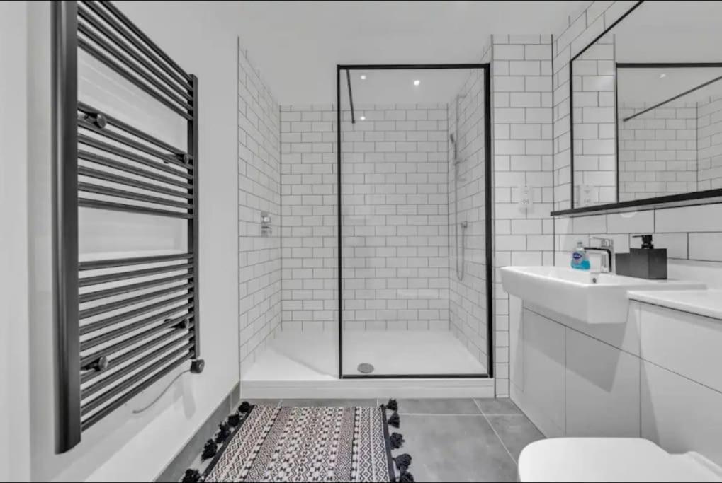 Apartment Deluxe 1 Bed In Colindale Wembley With Freewifitv