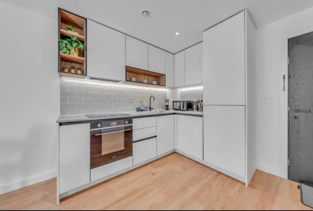 Deluxe 1 Bed In Colindale Wembley With Freewifitv *