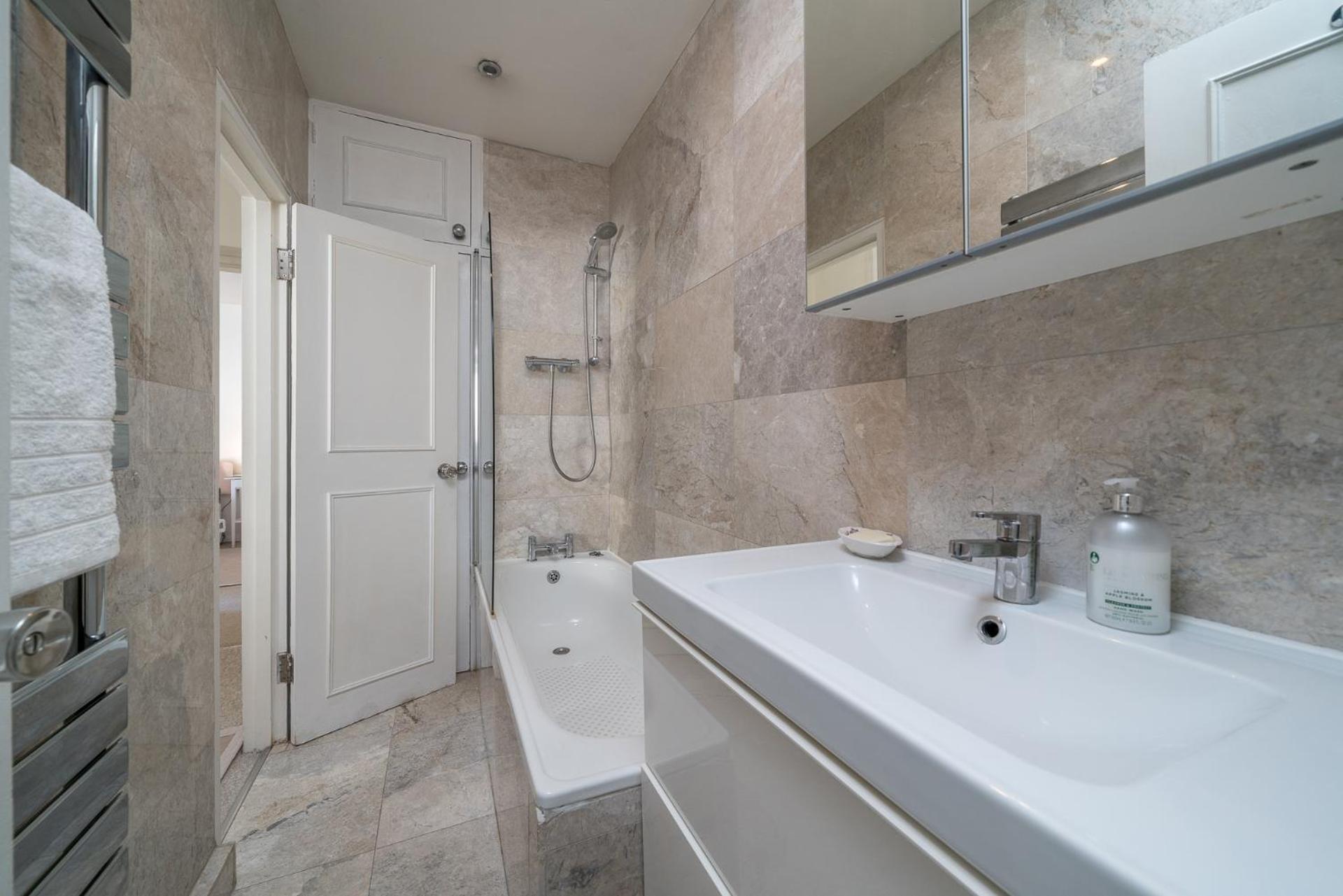 Apartment Modern & Elegant Chelsea Apartment, Prime Location, Near Harrods, Knightsbridge & Imperial College London