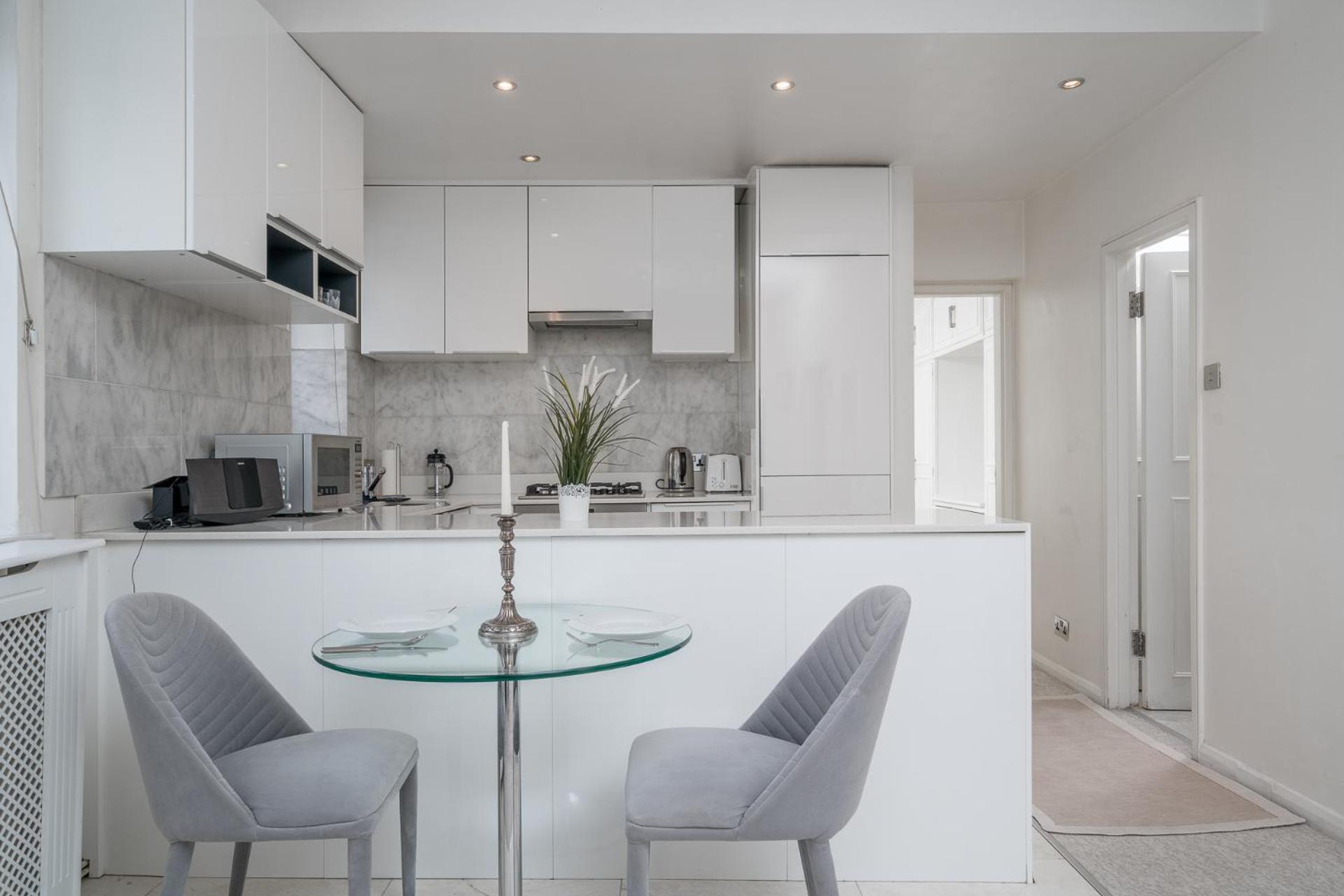 Modern & Elegant Chelsea Apartment, Prime Location, Near Harrods, Knightsbridge & Imperial College London