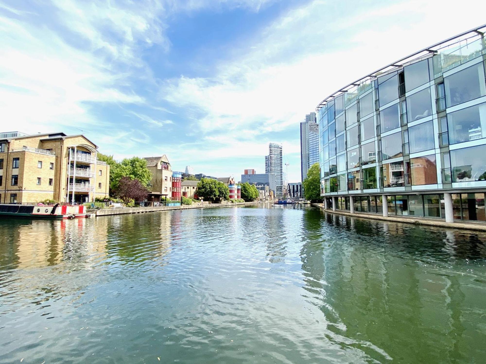 Homestay A Brand New Flat With 3 Bedrooms & 3 Baths In Zone 1 Angel For Max 9 Ppl London