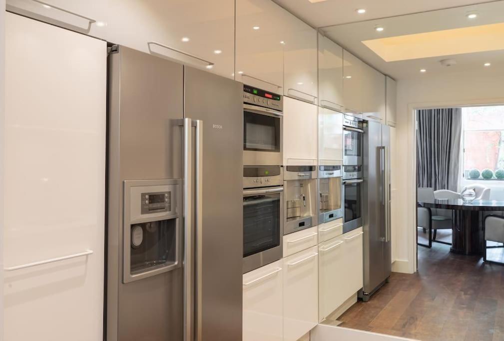 Super Knightsbridge 2 Bed Gound Floor * London